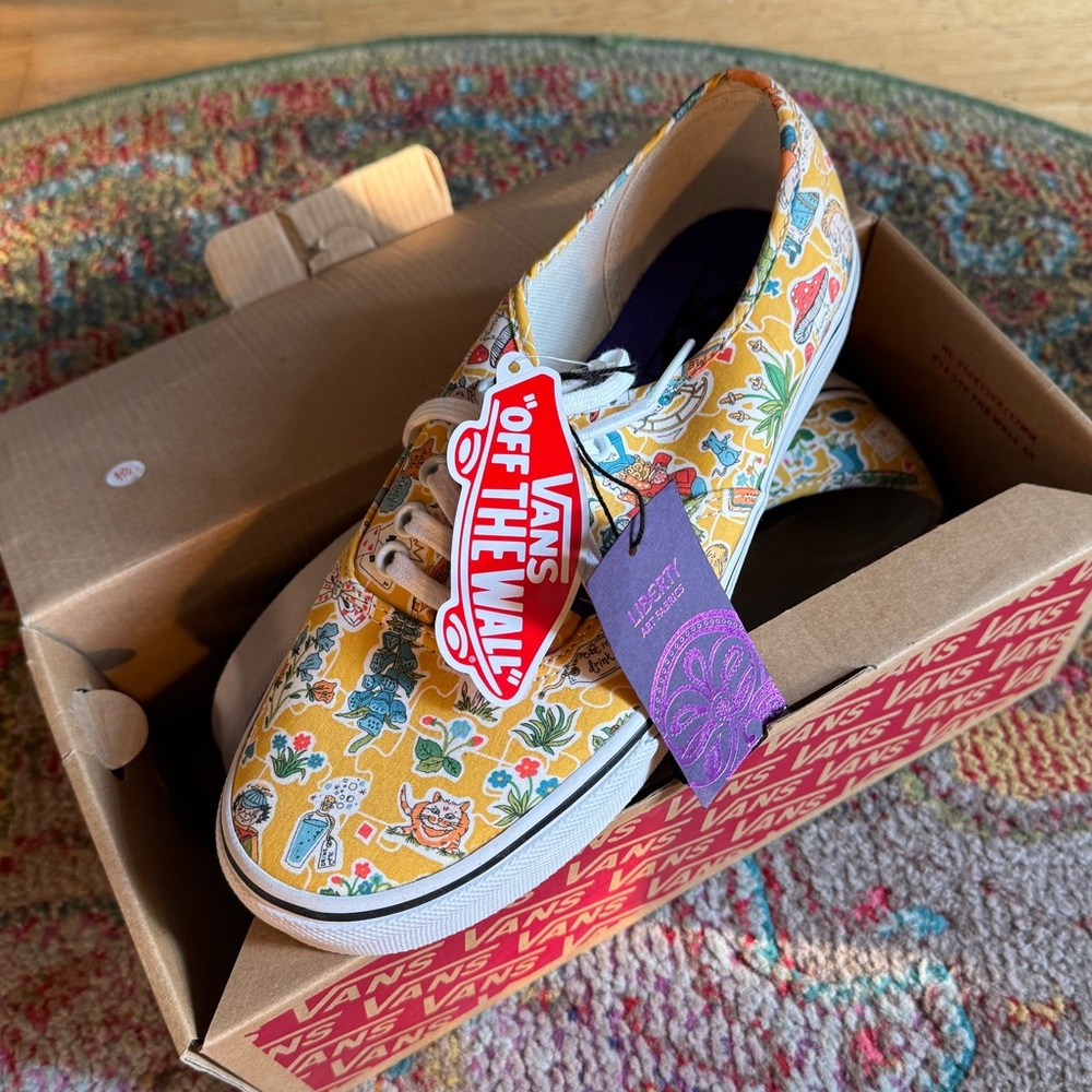 | Retro Vans | Alice in Wonderland | Sz W 8.5 M 7.0 |